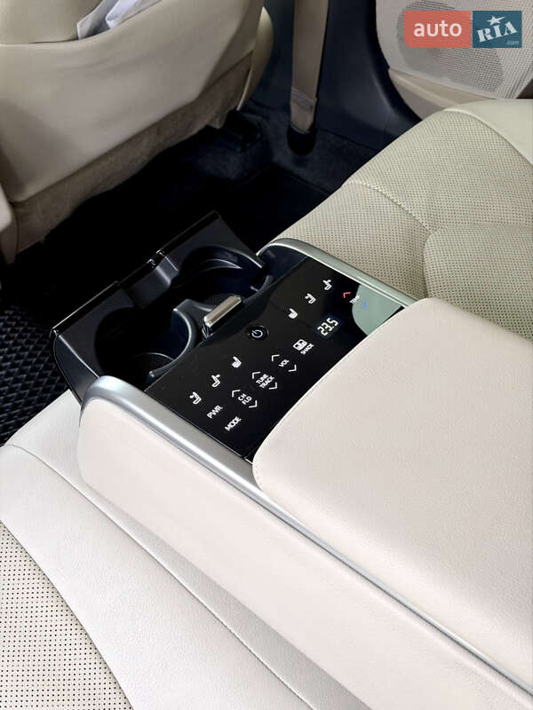 Седан Toyota Camry 2021 в Ужгороде