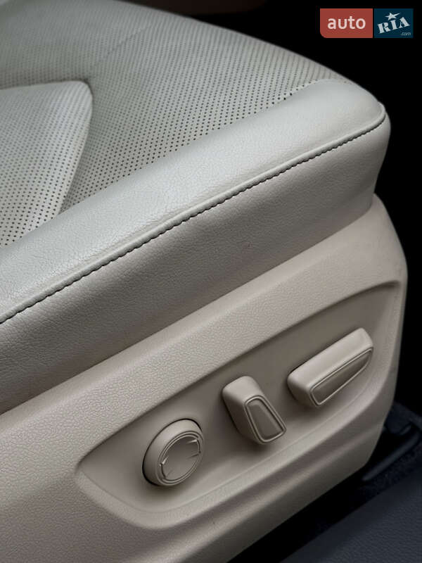 Седан Toyota Camry 2021 в Ужгороде