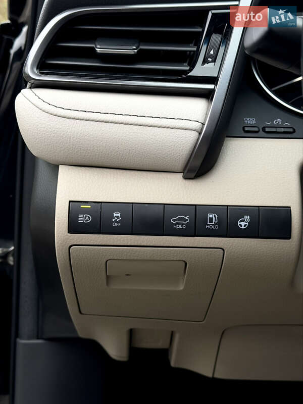 Седан Toyota Camry 2021 в Ужгороде