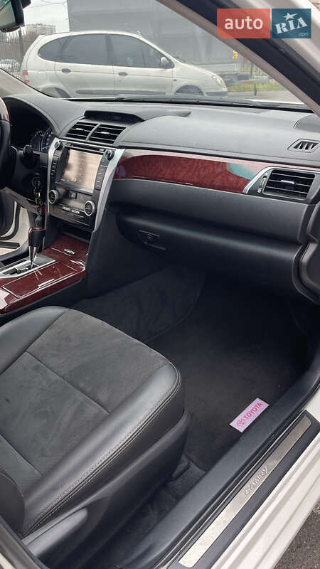 Седан Toyota Camry 2013 в Киеве фото 10 Седан Toyota Camry 2013 в Киеве