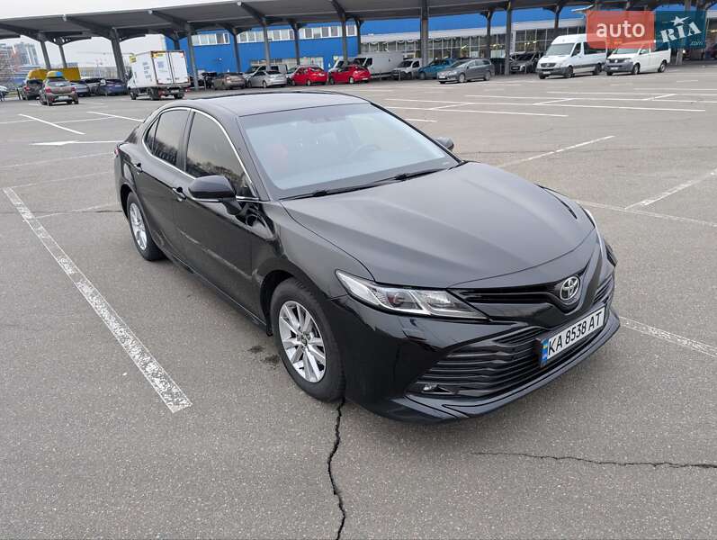 Седан Toyota Camry 2018 в Киеве