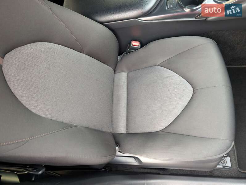 Седан Toyota Camry 2018 в Киеве