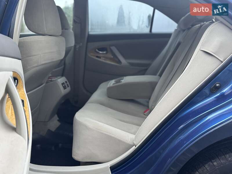 Седан Toyota Camry 2007 в Днепре