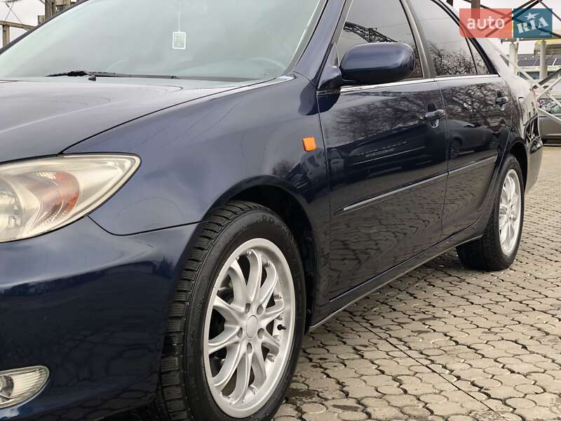 Седан Toyota Camry 2005 в Черновцах