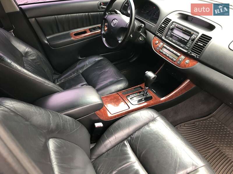 Седан Toyota Camry 2005 в Черновцах