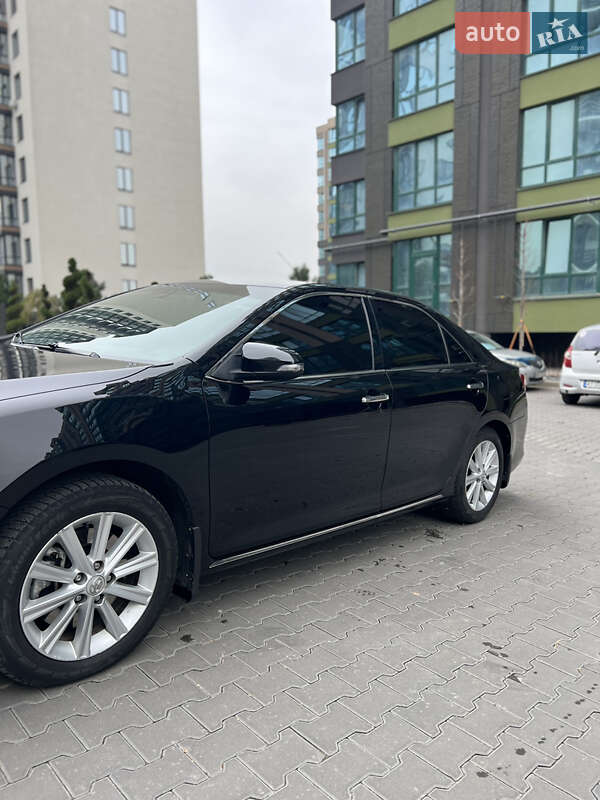 Седан Toyota Camry 2011 в Киеве