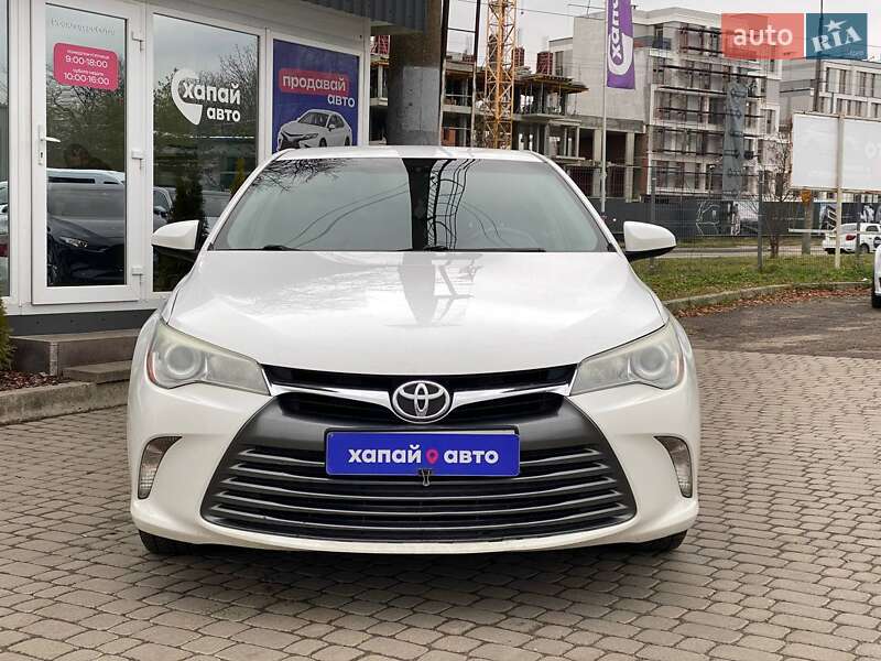 Седан Toyota Camry 2016 в Львове