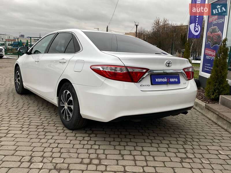 Седан Toyota Camry 2016 в Львове