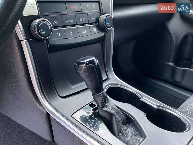 Седан Toyota Camry 2016 в Львове