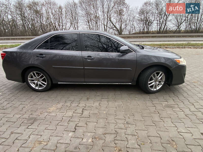 Седан Toyota Camry 2013 в Тернополе