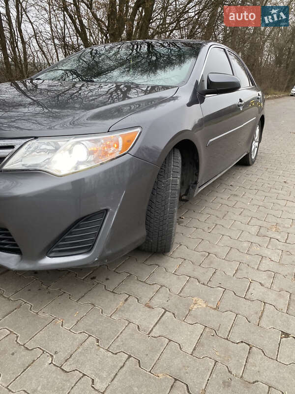 Седан Toyota Camry 2013 в Тернополе