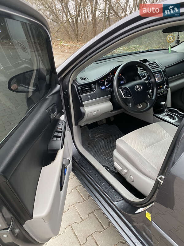 Седан Toyota Camry 2013 в Тернополе