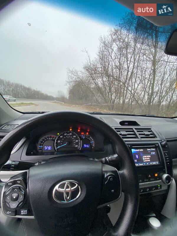Седан Toyota Camry 2013 в Тернополе