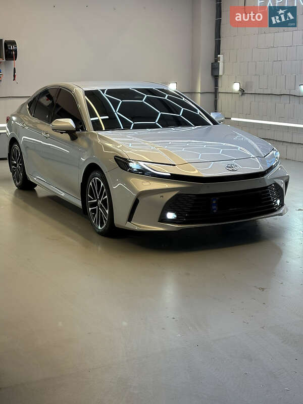 Седан Toyota Camry 2024 в Києві