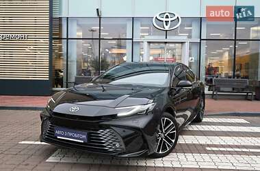 Седан Toyota Camry 2025 в Киеве