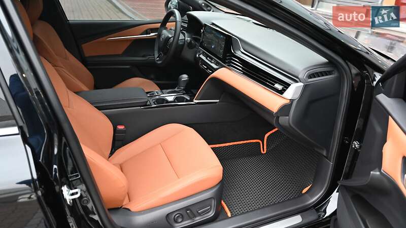 Седан Toyota Camry 2025 в Киеве