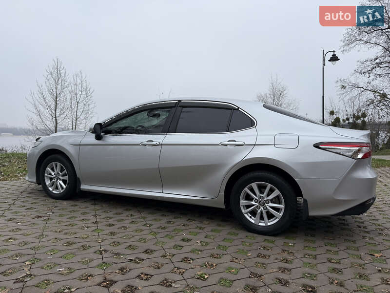 Седан Toyota Camry 2017 в Киеве