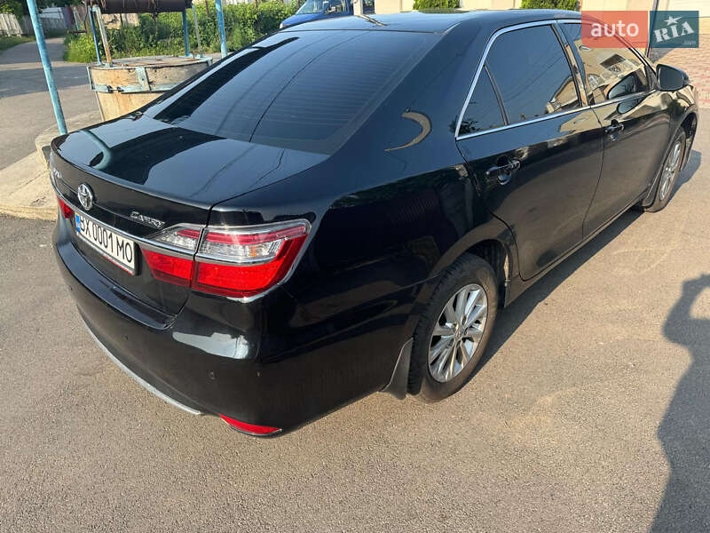 Седан Toyota Camry 2017 в Хмельницком