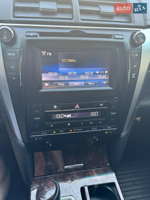 Седан Toyota Camry 2017 в Хмельницком