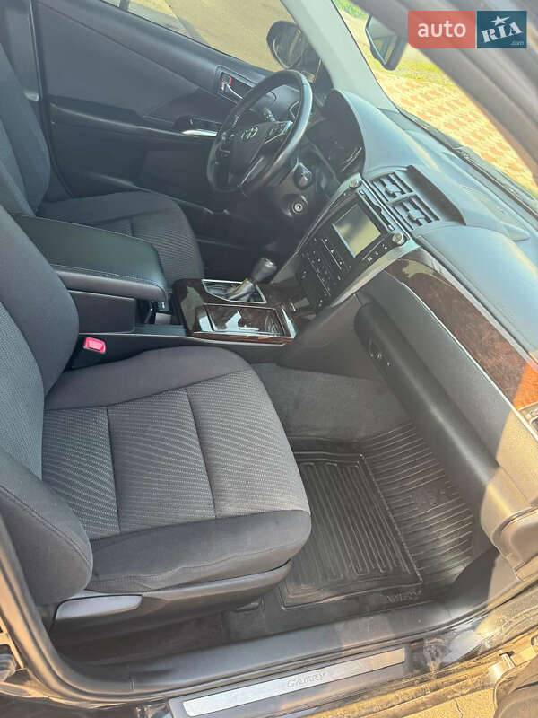 Седан Toyota Camry 2017 в Хмельницком