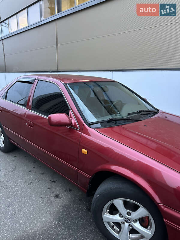 Седан Toyota Camry 1998 в Києві