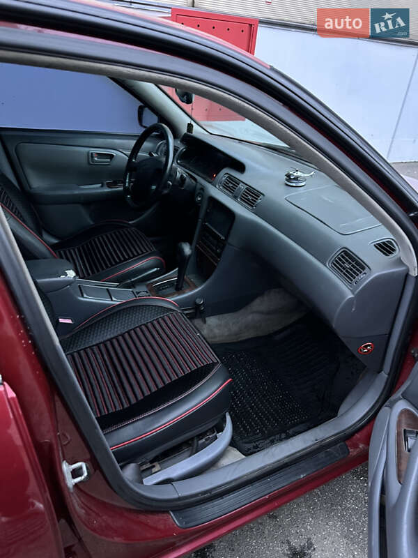 Седан Toyota Camry 1998 в Києві