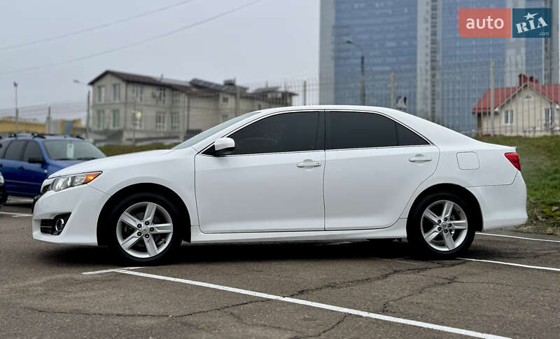 Седан Toyota Camry 2014 в Киеве