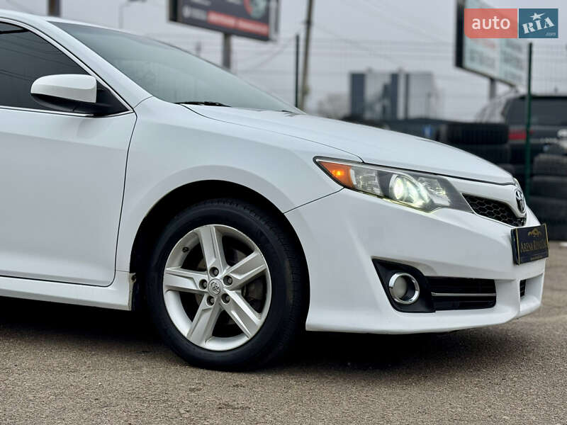 Седан Toyota Camry 2014 в Киеве
