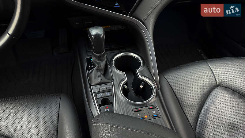 Седан Toyota Camry 2021 в Ровно