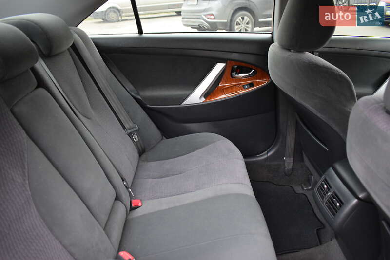 Седан Toyota Camry 2010 в Житомире