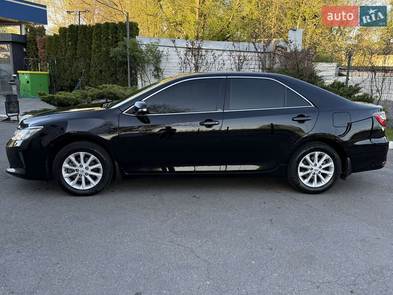 Седан Toyota Camry 2017 в Киеве