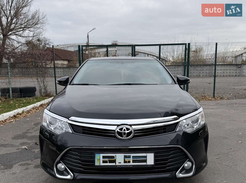 Седан Toyota Camry 2017 в Киеве