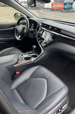 Седан Toyota Camry 2020 в Киеве
