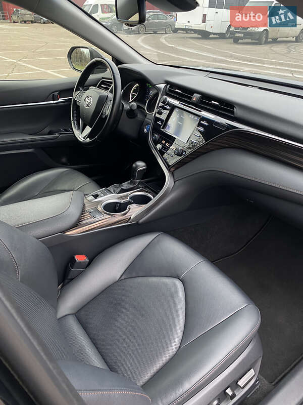 Седан Toyota Camry 2020 в Киеве