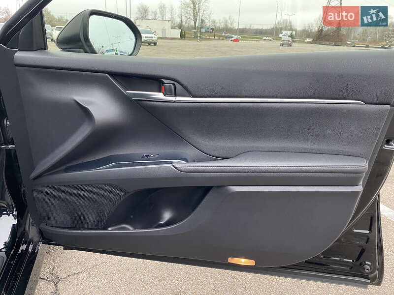 Седан Toyota Camry 2020 в Киеве