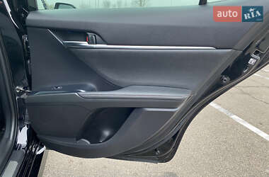 Седан Toyota Camry 2020 в Киеве