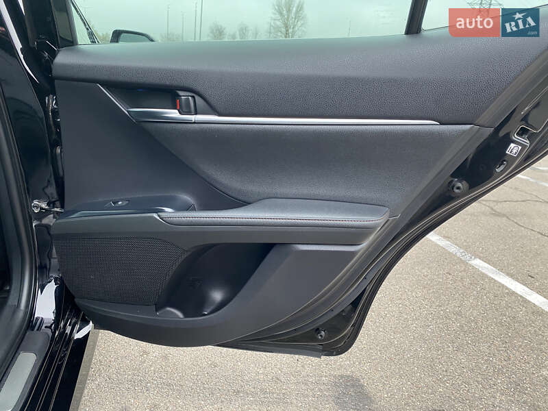 Седан Toyota Camry 2020 в Киеве