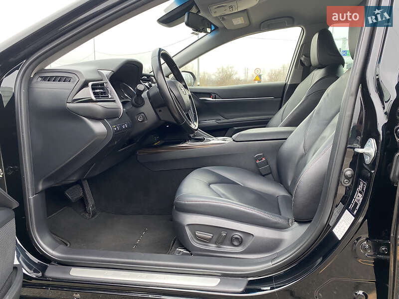 Седан Toyota Camry 2020 в Киеве