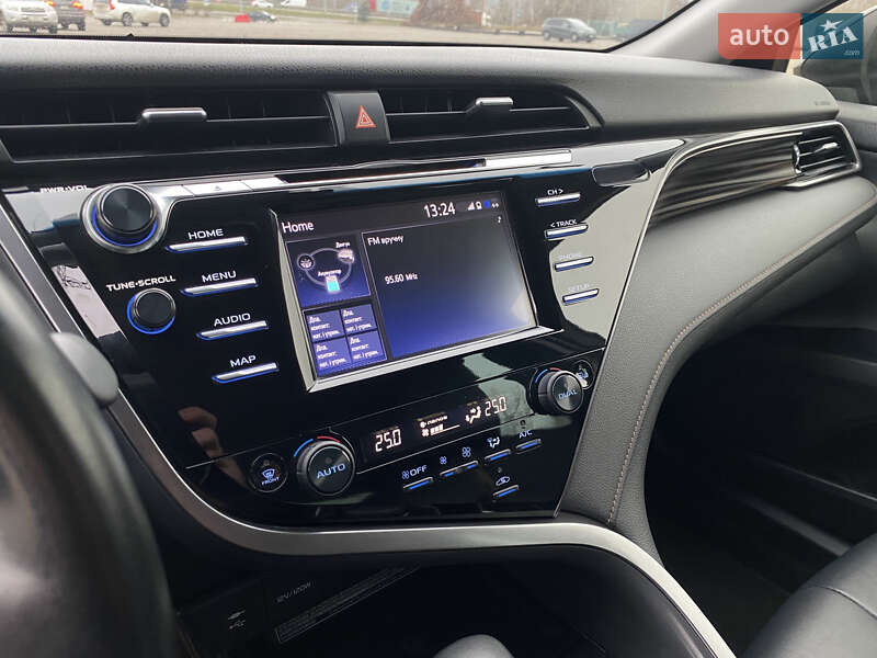 Седан Toyota Camry 2020 в Киеве