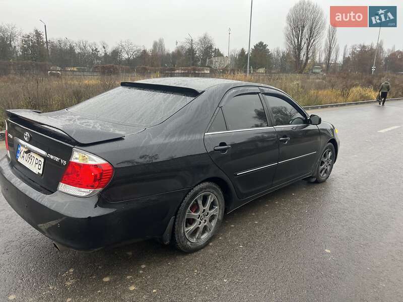 Седан Toyota Camry 2005 в Киеве