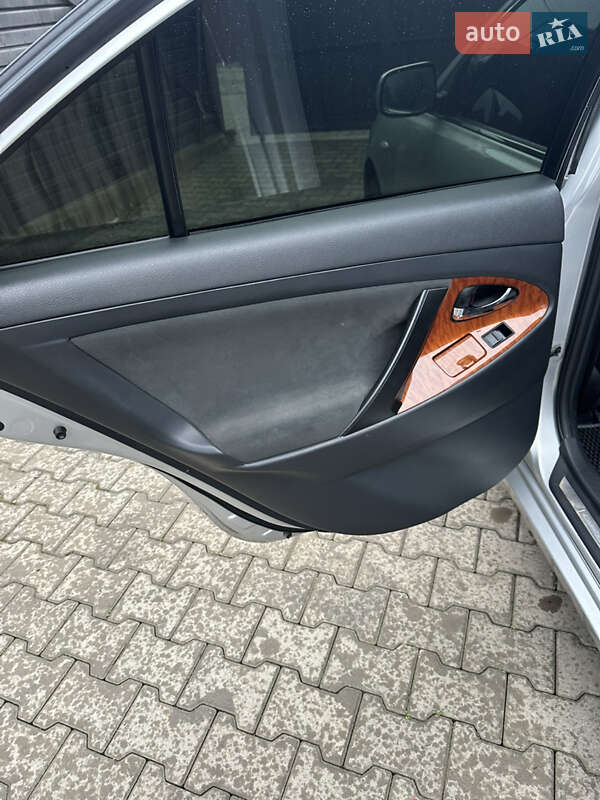 Седан Toyota Camry 2008 в Черновцах