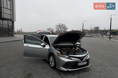 Седан Toyota Camry 2018 в Днепре