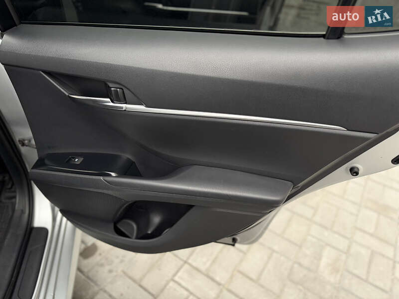 Седан Toyota Camry 2018 в Днепре