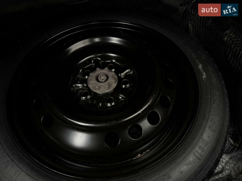 Седан Toyota Camry 2018 в Днепре