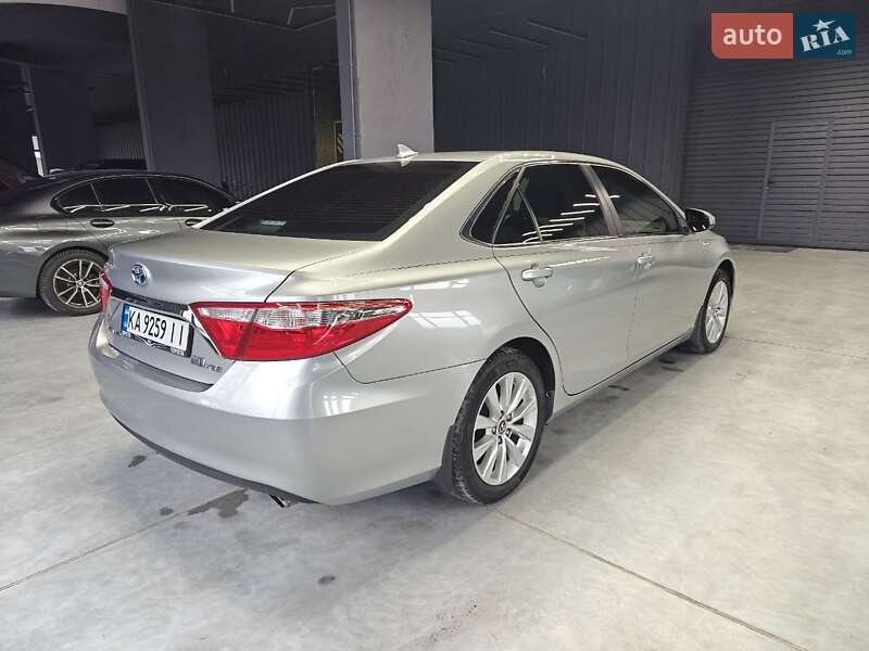Седан Toyota Camry 2017 в Киеве