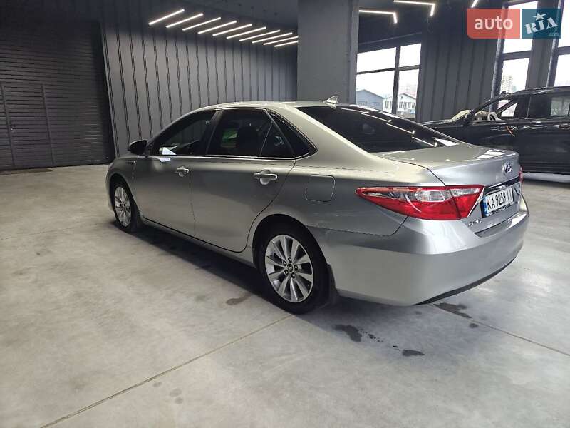 Седан Toyota Camry 2017 в Киеве