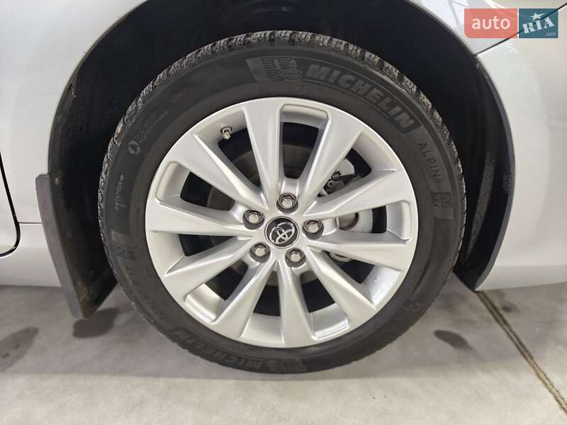 Седан Toyota Camry 2017 в Киеве