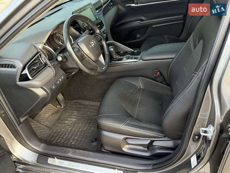 Седан Toyota Camry 2021 в Кропивницком