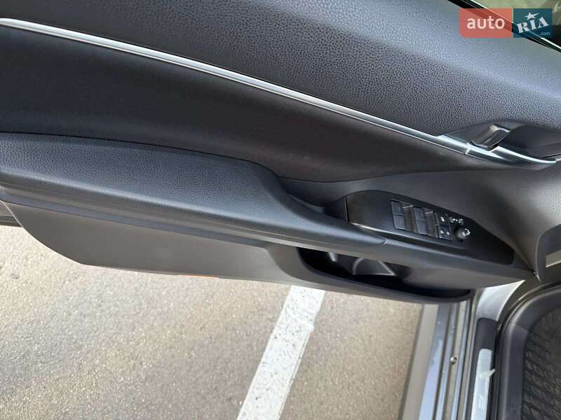 Седан Toyota Camry 2021 в Кропивницком