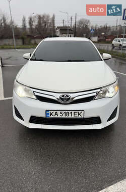 Седан Toyota Camry 2014 в Киеве